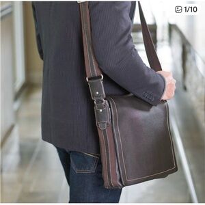 Levenger Bomber Jacket Leather Laptop Messenger Bag Pebble Brown EUC